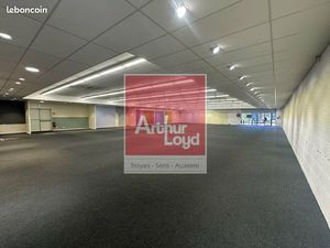 Local commercial 640 m²