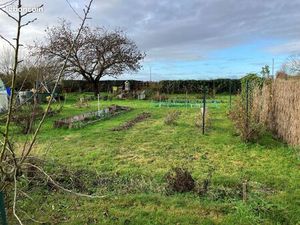 TERRAIN de 700M2 Saint AY