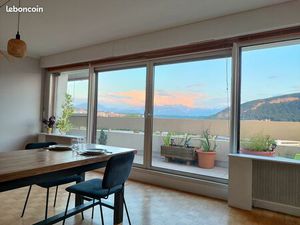 Appartement en attique traversant de 103 m² – Vue imprenable Mont-Blanc & Jura