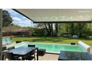 Plain-pied moderne de 2019  143 m² avec piscine et double garage  terrain de 1 671 m²