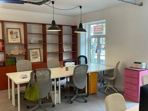 Bureau au desk à Place de Clichy (Paris 17e)