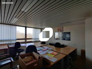Bureau 600 m²