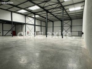 Local d'activité 1 305 m²