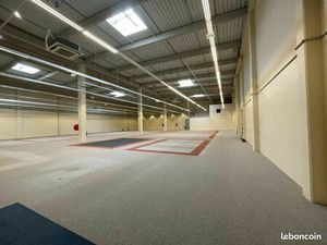 Local commercial 1 200 m²