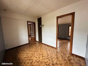 T 3 de 53 m2 très lumineux  3 em et dernier étage 500 eu cc