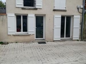Maison de ville F3 de 57 74 m² cour privée et parking