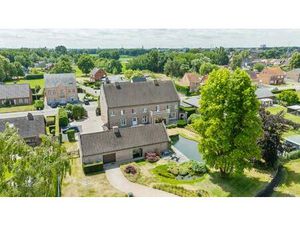 Villa met praktijkruimte en weilanden te koop in Geel