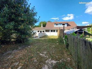 Maison actuellement divisées en 3 appartements à 5 min de Decize