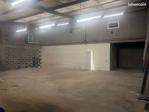 Local d'activité zone commerciale Comboire