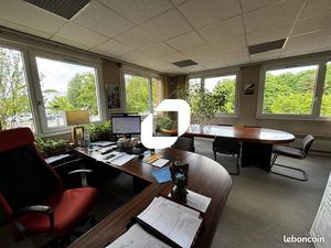 Bureau 540 m²