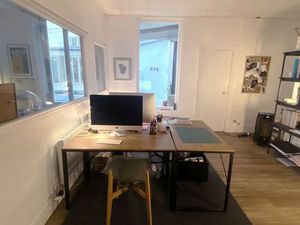 Sous location Bel Espace bureau chaleureux 3 POSTES Paris 9eme