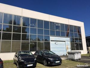 Local industriel 1 056 m²