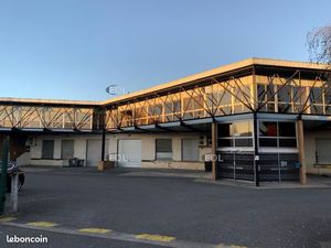 Local industriel 1 410 m²