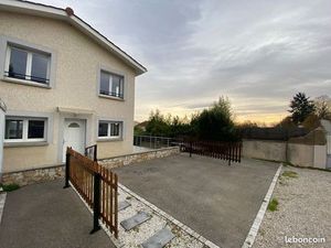 Maison a louer / ESTRABLIN (La rosière)