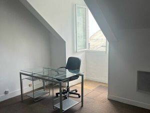 Petit bureau à louer 75010 proche Gare du Nord