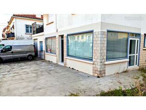 Locale commercial / bureau 86 m² + parking