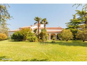 Maison 9 pièces 338 m²