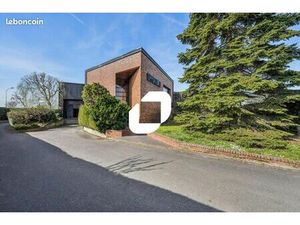 Local d'activité 1 900 m²