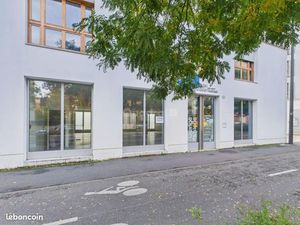 Local commercial 300 m²