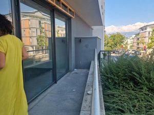 Local commercial 123m2 avec parking public en face