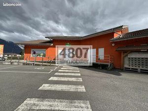 Local commercial 660 m²