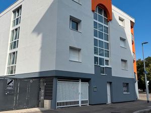 À Vendre – Place de Parking Extérieure Sécurisée – Strasbourg Neudorf / Musau / Port du Rh