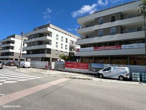 Locaux commerciaux 83 et 167 m2 à louer Pringy