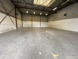 Local d'activité 379 m²