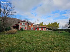 Pays Basque: Dans un splendide environnement  Propriété avec Bergerie de 140 m2 et chalet 