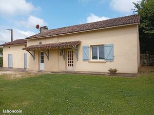 Longère a Liorac sur Louyre avec bâtiment annexes