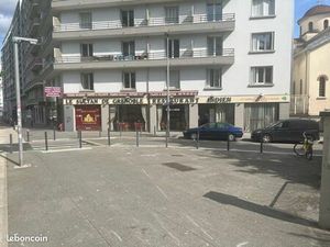 GRAND LOCAL BUREAUX /COMMERCIAL– 300 m²