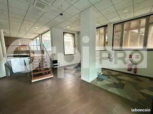 Local commercial 210 m²