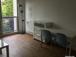 Grand studio avec place de parking