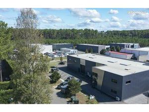 Local professionnel : 290 m² de stockage + 140 m² de bureaux – SEIGNOSSE