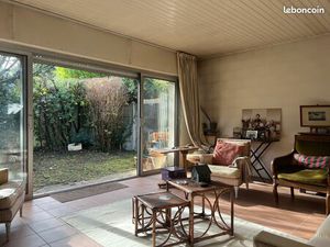 Jolie maison à rénover de plain pied  jardin d'accueil  au calme