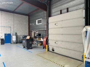 Local d'activité 1 858 m²