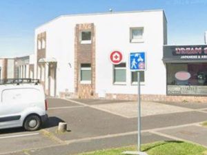 Local commercial 44 m ² loue 1300