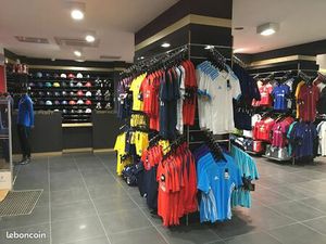 Rue du Sauvage – local commercial 334 m² + 2 parkings + ss-sol à vendre ou à louer