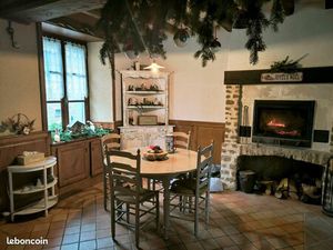 Maison esprit cottage 70 m2 garage dépendance 2200 M2 de jardin