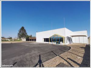 Terrain + bâtiment - Zone commerciale très prisée (35.000 véhicules / jour)