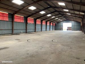 Local bureaux 900 m²