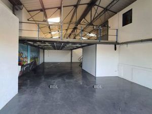 Local d'activité 1 495 m²
