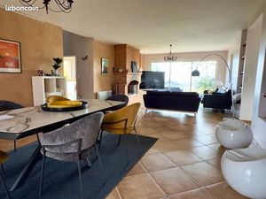 Maison 6 pièces 245 m²