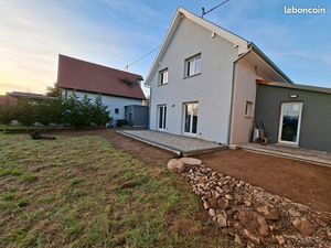 Maison avec double portail (pour caravane  bateau  remorque  etc..)