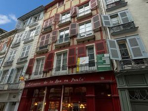 Emplacement premium Bayonne centre local loué 280 000