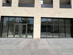 Local commercial 151 m²