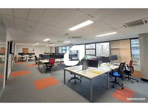 Bureau 595 m²