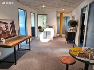 Bureau 385 m²
