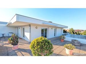 Appartement attique T5 84m2 terrasse 105m2