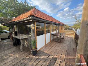 Cabane de pecheur atypique étang de l or